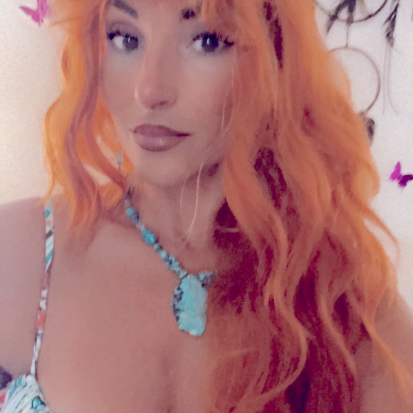 Meet your Posher, Elle Em (long for LM, short for LisaMarie). - Picture 2 of 7